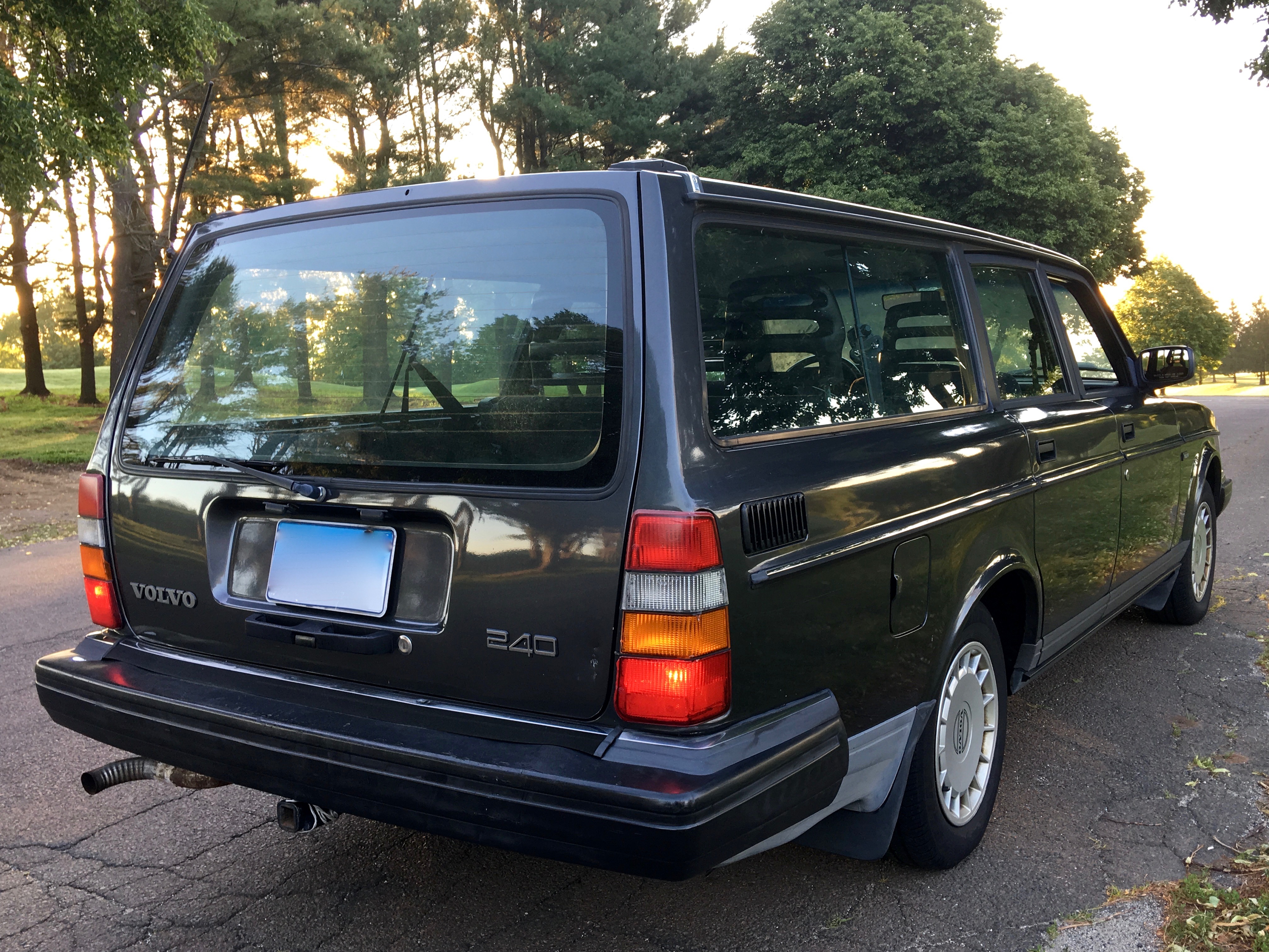 1993 Volvo 240 Wagon – 2.3L B230F Inline-Four, 4-Speed Automatic, Long-Term Original-Owner Car — photo 8